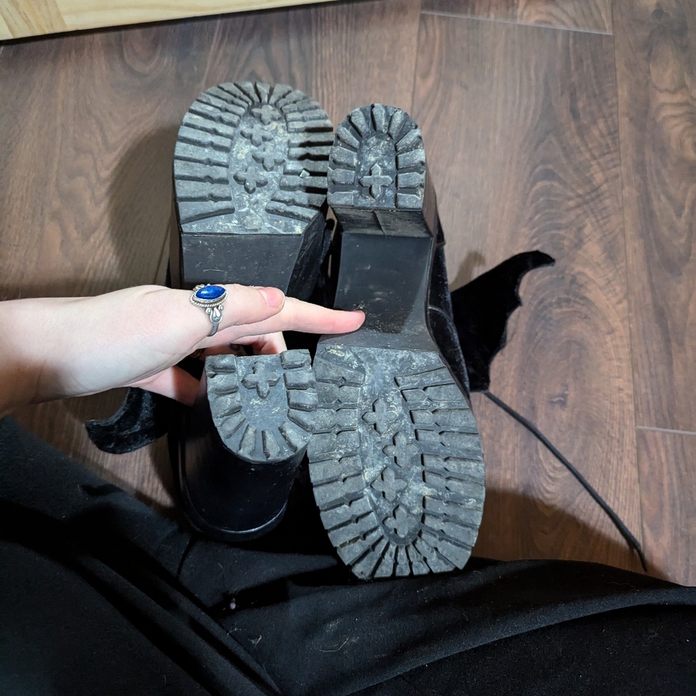 Current Mood Velvet Bat Wing Platform Heels - Picture 7 of 7